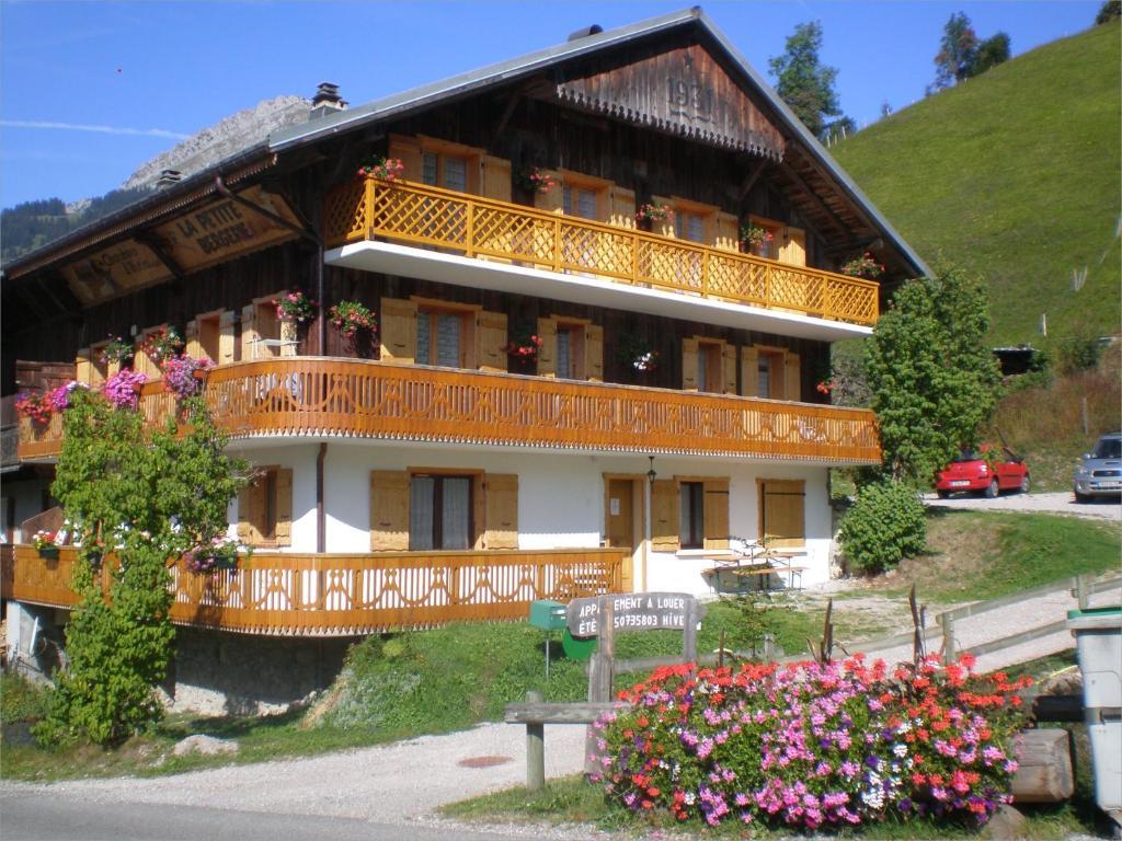 CHAMBRE d'HÔTE LA PETITE BERGERIE Abondance Exterior foto